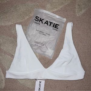 Skatie Asher Bikini Top in Honeymoon